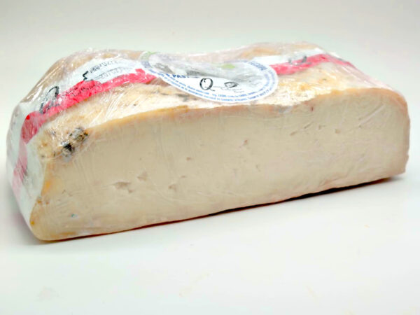 Queso de cabra ecológico La Brañuca, elaborado con leche de cabra de producción ecológica, de textura cremosa y sabor suave y ligeramente ácido, presentado en una forma cilíndrica y envuelto en papel.